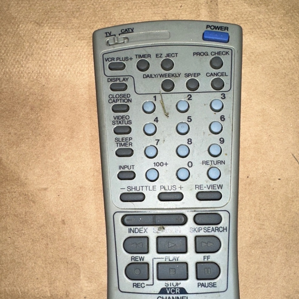 JVC RM-C139 Remote Control - Picture 2 of 4
